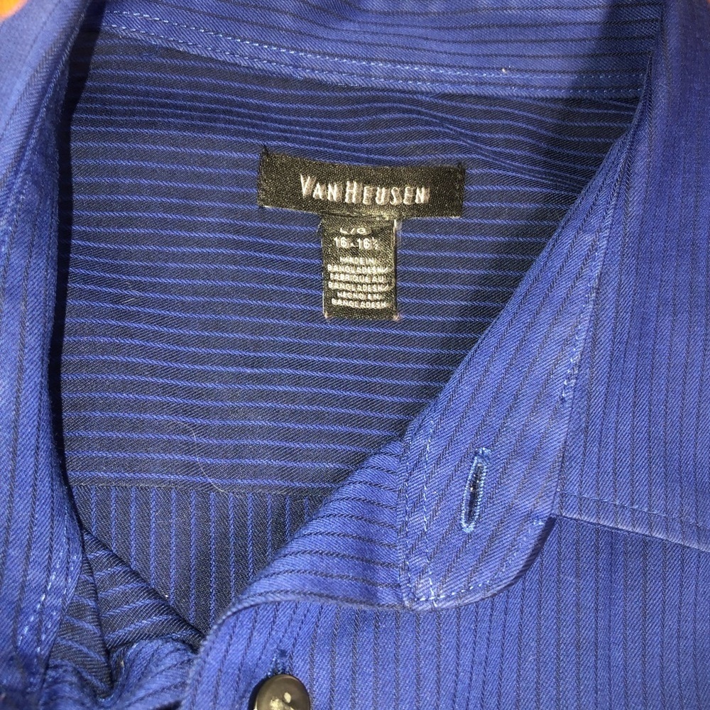 VAN HEUSEN SIZE LARGE 16-16.5 NAVY BLUE PINSTRIPED LONG SLEEVE SHIRT IN EUC - Picture 3 of 4